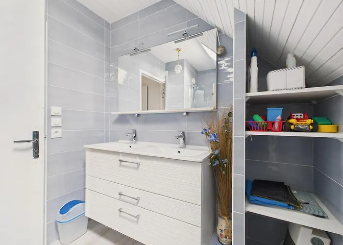 250m De La Plage, Maison Pour 4 Adultes 3 Enfants *